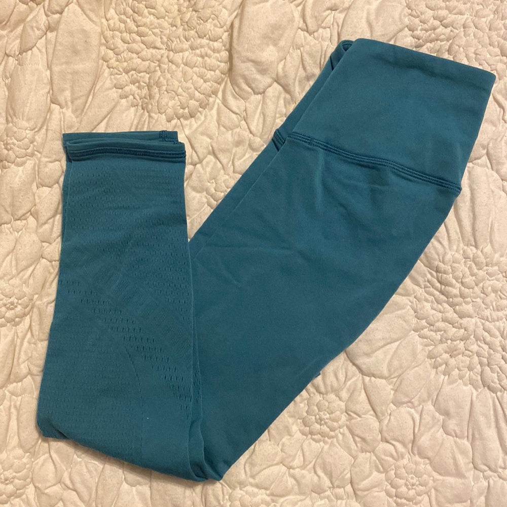 Lululemon reveal tight leggings